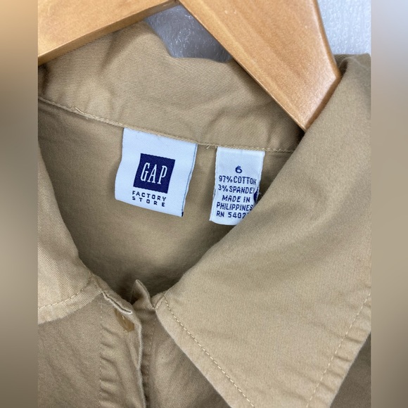 GAP factory store: Tan Button-Down utility short sleeve Dress shirt - Picture 4 of 5